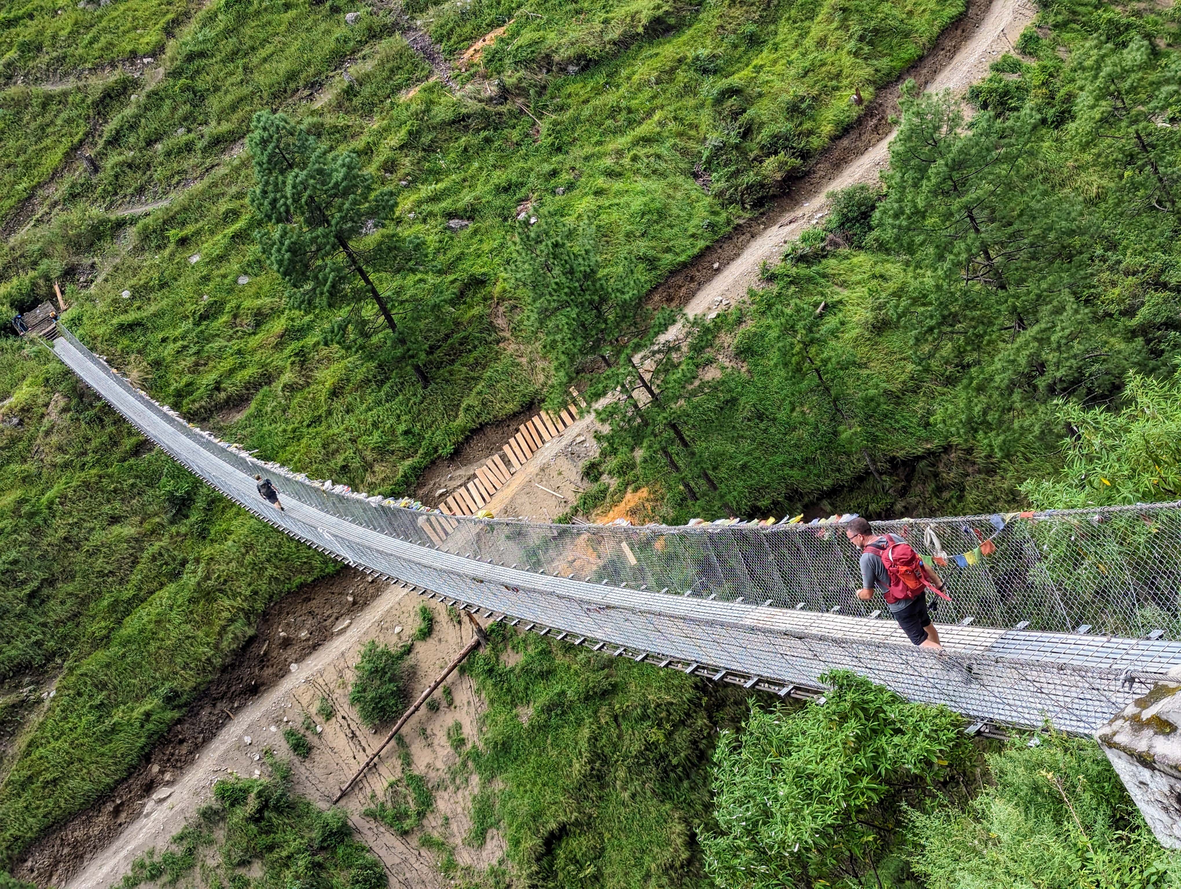 trekking to manaslu